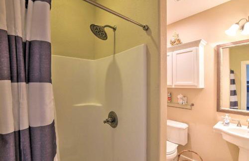 Ocean View and Grill Crystal Beach Bungalow! - Foto 25