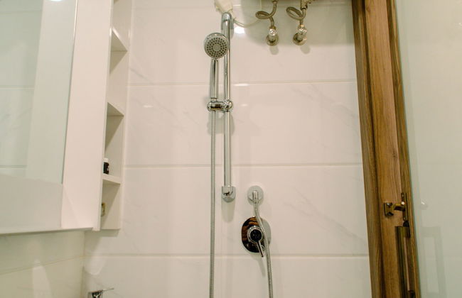 Fully Furnished With Cozy Design Studio Sky House Bsd Apartment - Foto 9