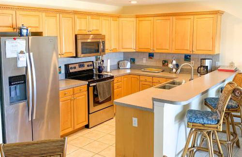 Large Balcony and Water Views Indian Shores Condo! - Foto 18