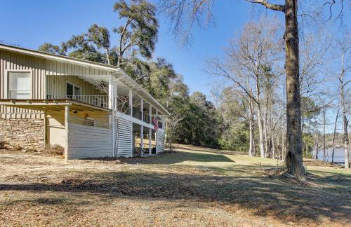 Tranquil Gantt Lake Home w/ Deck & Patio! - Foto 33