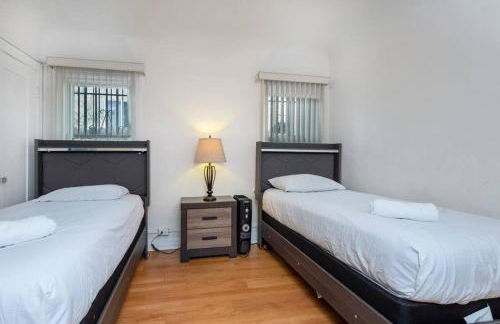 Central LA Bliss: 5 BR Home, BBQ, Perfect Location - Foto 10