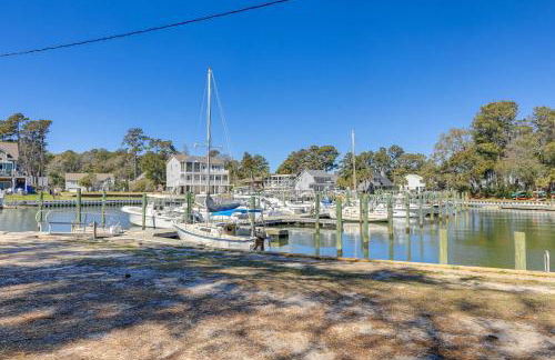 Waterfront Pine Knoll Shores Gem with Boat Dock - Foto 33
