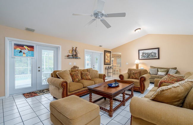 Private Pool Home ~ Just Miles From Sanibel And Fort Myers Beach ~ 3 Bedroom Home by RedAwning - Foto 11