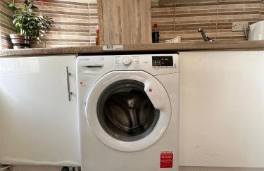 Entire 2 Bedroom Cosy Flat Near City Centre - Photo 12