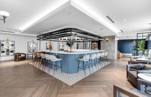 Miami Magic Vibrant 2 Bedroom with Free Parking - Photo 6