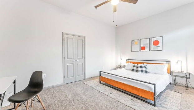 Cozy 2BR Suite Close to Downtown w Fast Wifi - Foto 3