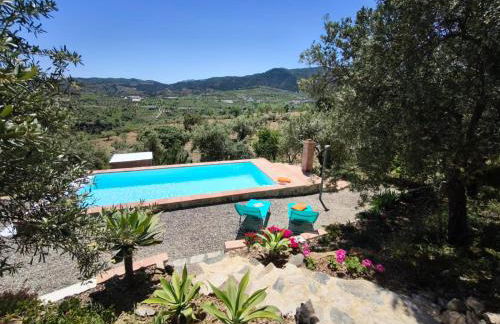 Künstlerhaus Finca Madreselva mit atemberaubenden Weitblick mit Infinitypool, kleinen Teichen und vielen Sitzplätzen in Tolox Malaga im Nationalpark Sierra de las Nieves, ideal für Entspannung, aber auch zum Wandern - Foto 26