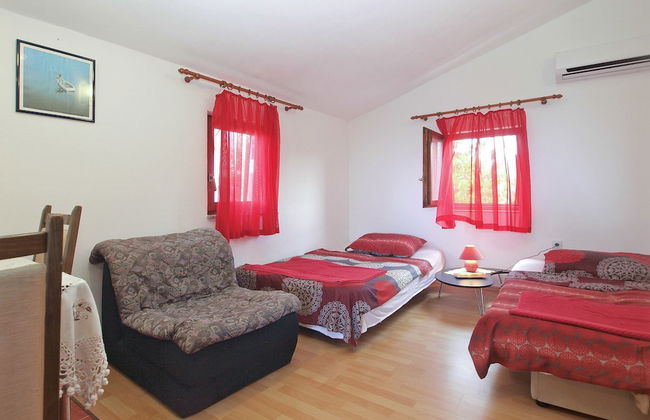 Apartment 1665 - Photo 2