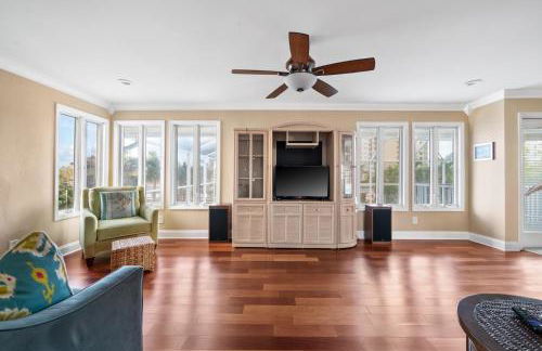 Bonita Beach Waterfront Paradise - Photo 18