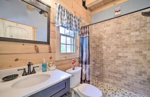 Luxe Log Cabin with Modern Finishes and Mtn Views - Foto 18