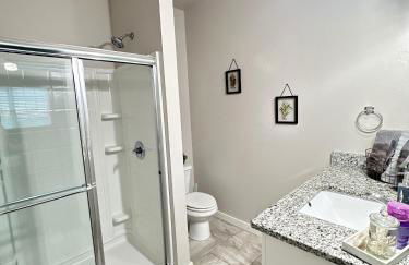Luxury 3BR Townhome Stay - Foto 17