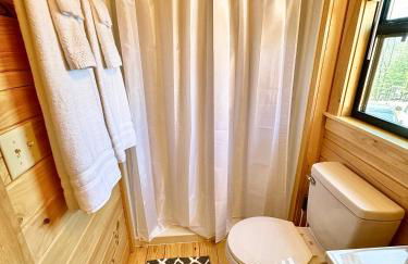 1 Bedroom Log Cabin on Lake James-Private Resort Amenities - Foto 9