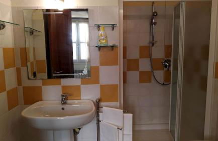 HOST4U - CLEMENTI HOUSE with Terrace in Cozy Italian Village - Foto 15