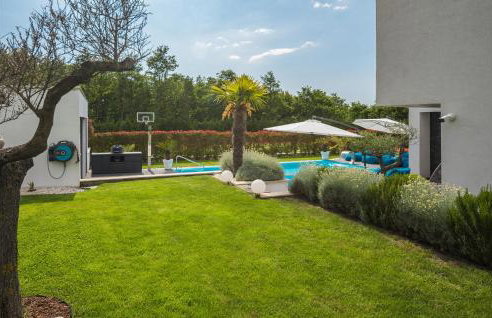 Stunning Home In Sivati - Photo 28