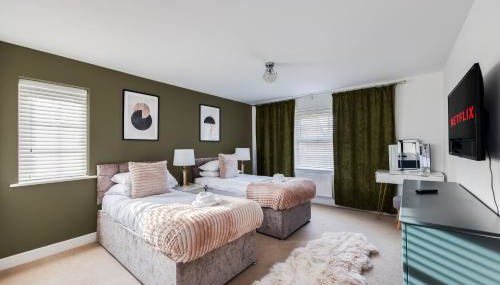 Stunning Detached House • Driveway Parking • Office • Sky TV • Spacious Garden • Yoko Property - Foto 2