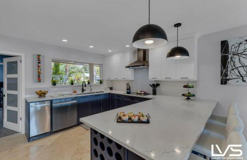 New Royal 80ft Waterfront Wlk2Beach HotPool Spa KitchenBBQ - Foto 42