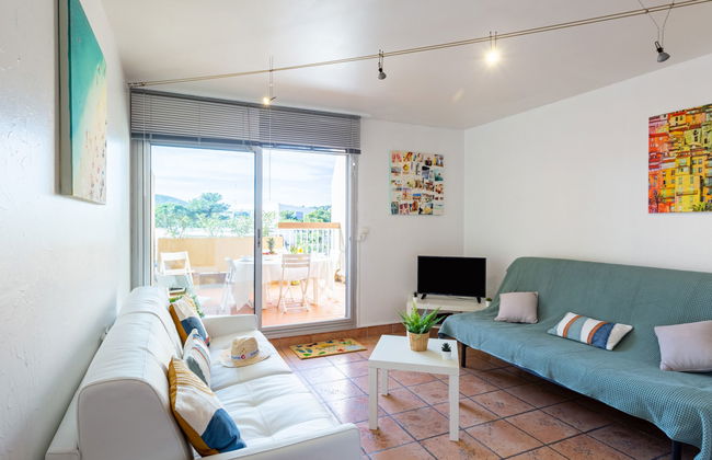 1 bedroom Apartment in Bormes-les-Mimosas with swimming pool and terrace - Photo 9