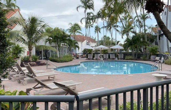 Dharma Home Suites Dania Beach at Sheridan Ocean Club - Photo 52