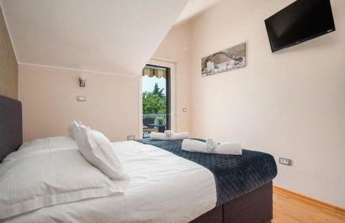 Villa Viktoria with private swimming pool - Photo 42