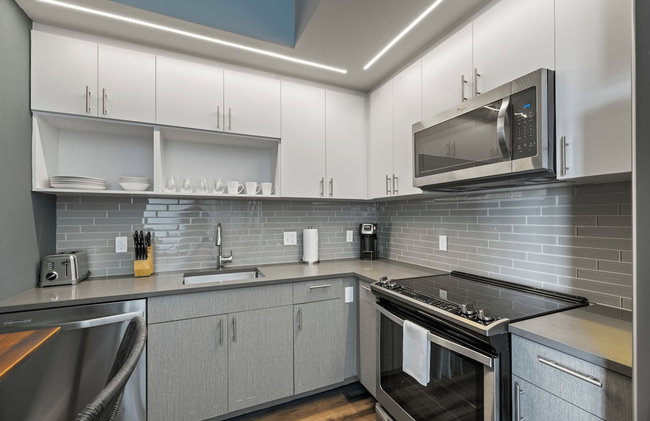 Placemakr Marymount Ballston - Photo 54