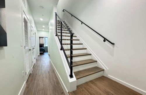 LUX Spacious Townhouse 4BR in DC - Photo 21