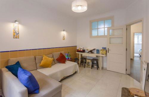 1-Bedroom Flat with Terrace, near Metro & Arena - Photo 19