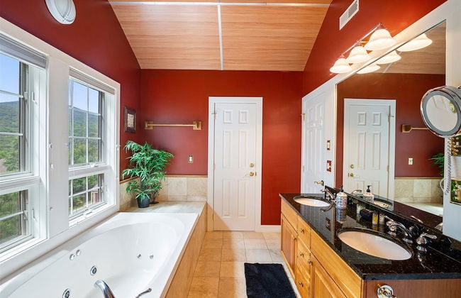 3 Bears at Topnotch Resort & Spa - Photo 23