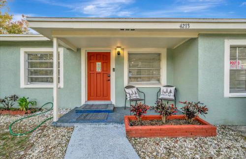 Sleeps 8 Near Busch Gardens with BBQ and Fenced Yard - Foto 32