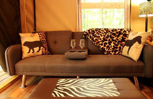 African-Themed Safari Tent for Glamping in West Virginia - Foto 3