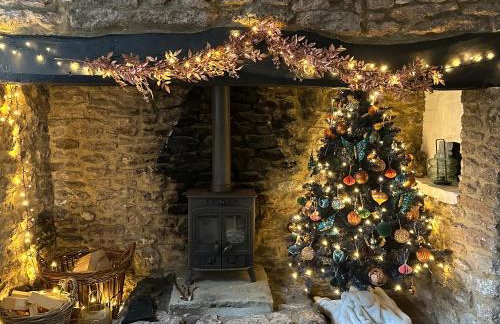 The Nook- A Rustic Cottage in a Beautiful Village. - Photo 2