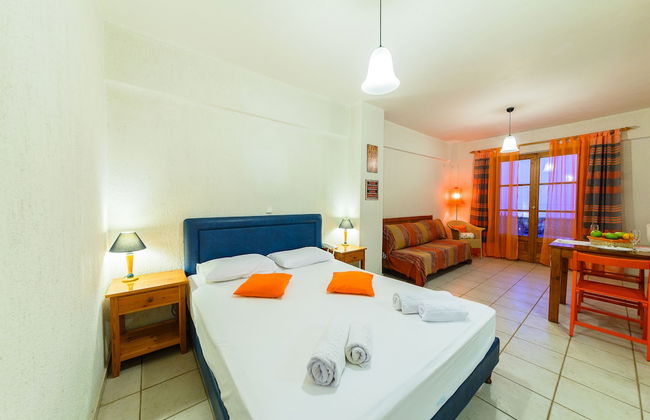 Grekis hotel & Apartments - Photo 1