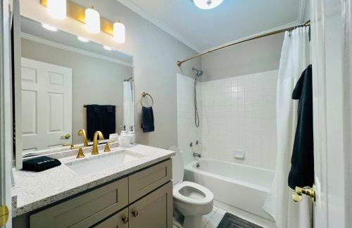 Lakefront Condo - King Bed Full Kitchen - Foto 5