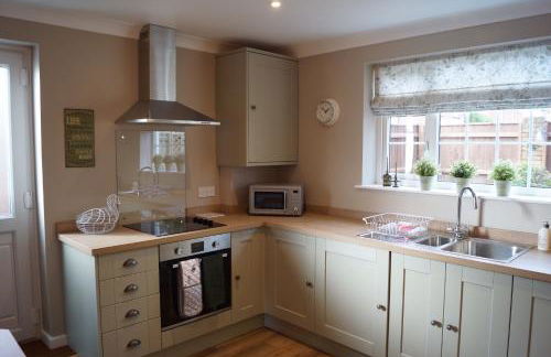 Corner Cottage - character, charm, great location. - Foto 39