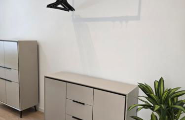 Großes Apartment mit Küche, Dusche, Badewanne, Balkon, Parkplatz vor dem Haus, schnelles Internet, ADA5 - Foto 27