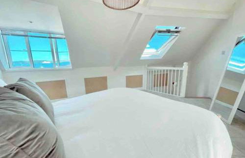 The View, Kingsand, luxurious seafront penthouse apartment with sun trap balcony and incredible sea views - Photo 6