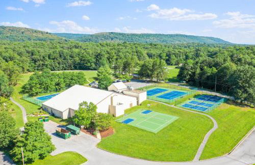 Dog-Friendly A-Frame with Hot Tub and Firepit - Foto 34