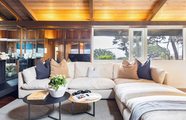 La Jolla Mid-century by Avantstay Private Pool, Outdoor Living + Ocean Views - Photo 7