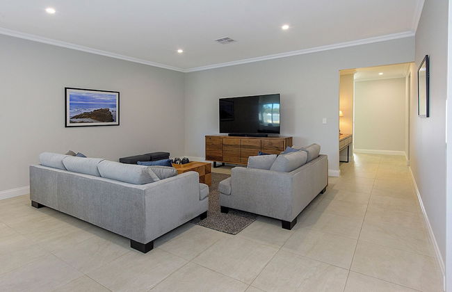 A Waterside Paradise - Foto 13