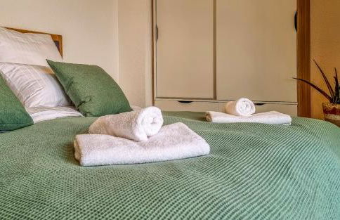 WiLUKA Penthouse mit großer Dachterasse -highspeed Wifi- 24Std Check-In -nachhaltig eingerichtet- Netflix - Photo 12