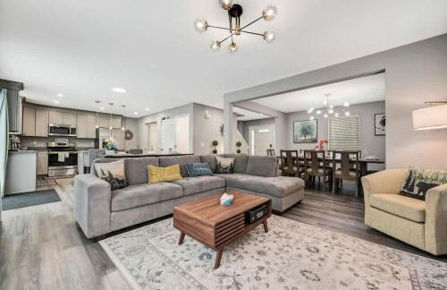 Modern 5BR, Kid-Friendly Home In Poconos with Pool Table - Foto 26