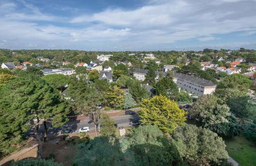 Spacious Bay View La Baule floor 9 Parking - Photo 19