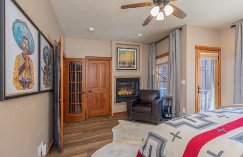 HotTub-Elkpoint-True Ski In Ski Out Family &Pet Friendly - Photo 20