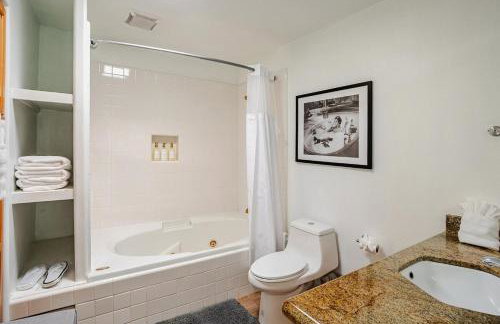 Malibu Beachfront Home with Rock Spa Ocean Views & Huge Deck - Foto 24