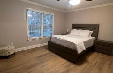 Spacious Gorgeous 3bd home with large deck Close to EVERYTHING - Foto 9