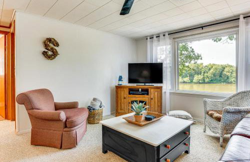 Lakefront Home with Patio in Havana! - Photo 3