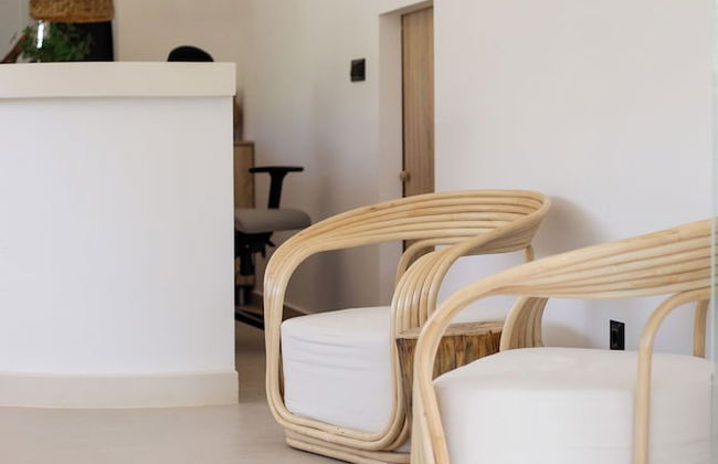 Stay Helios - Aparts & Pool Suites - Photo 2