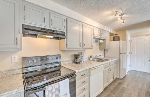 Inviting Charlotte Getaway - Half Mile to UNC! - Foto 7