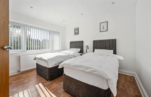 house in Heald Green village - Photo 10