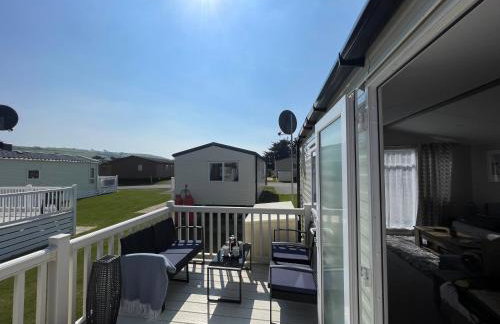 Golden Dunes Retreat, Dog-Friendly Stay at Par Sands Holiday Park, Cornwall - Photo 1