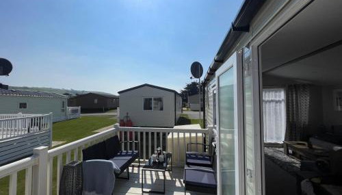 Golden Dunes Retreat, Dog-Friendly Stay at Par Sands Holiday Park, Cornwall - Foto 1, Garden view, pet friendly